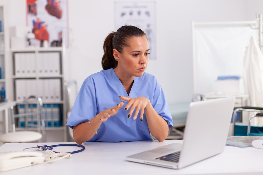 NCLEX-RN online training session helping nurses improve clinical judgment skills.